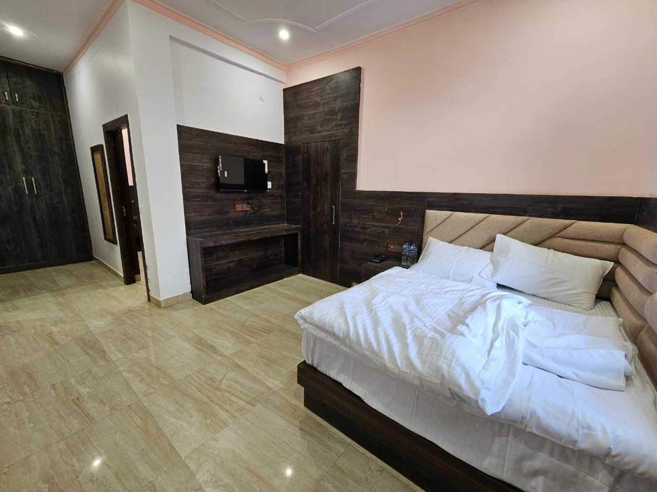 Hotel Shri Krishna Divine Dham Mathura Exterior foto