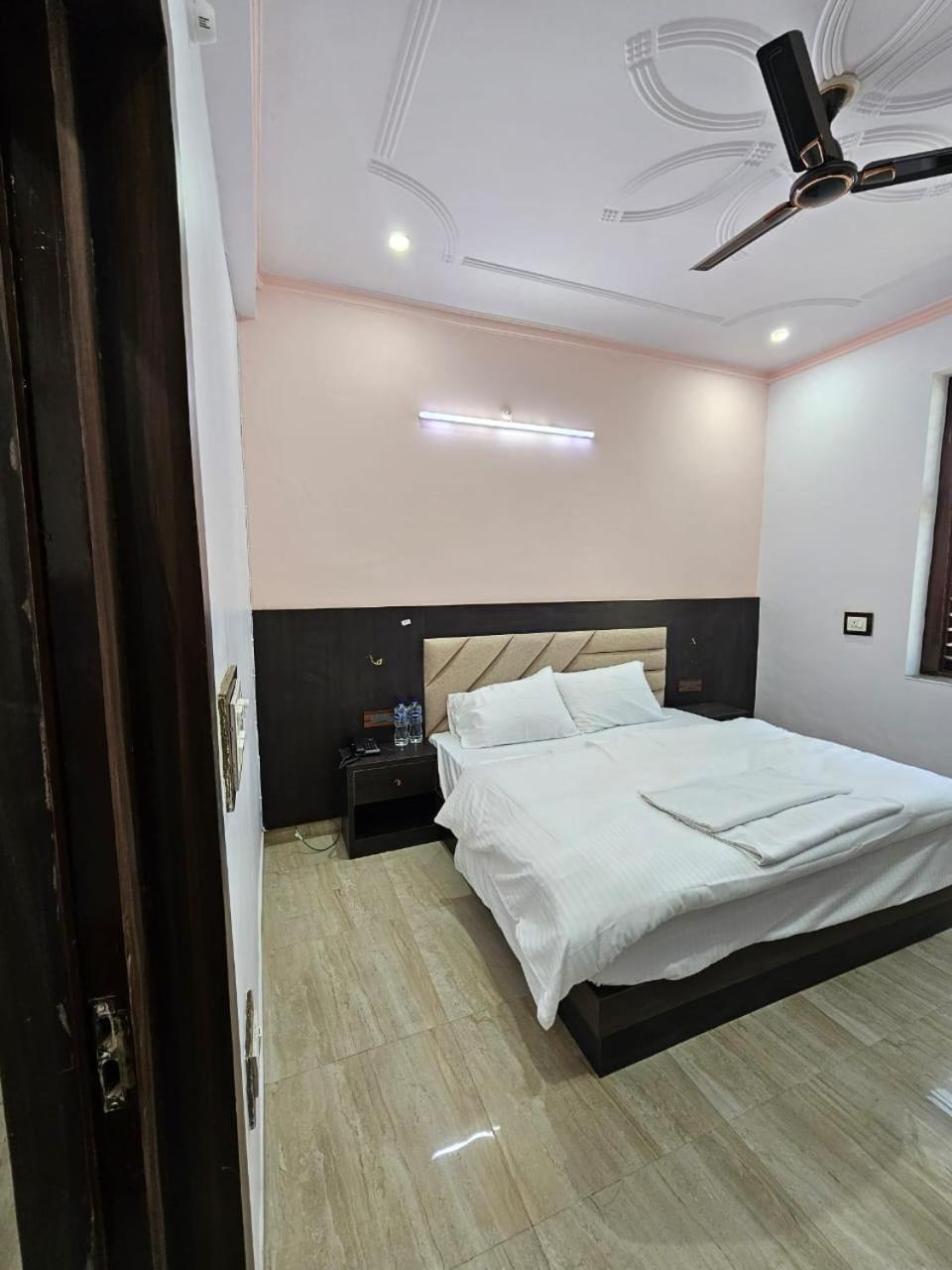 Hotel Shri Krishna Divine Dham Mathura Exterior foto