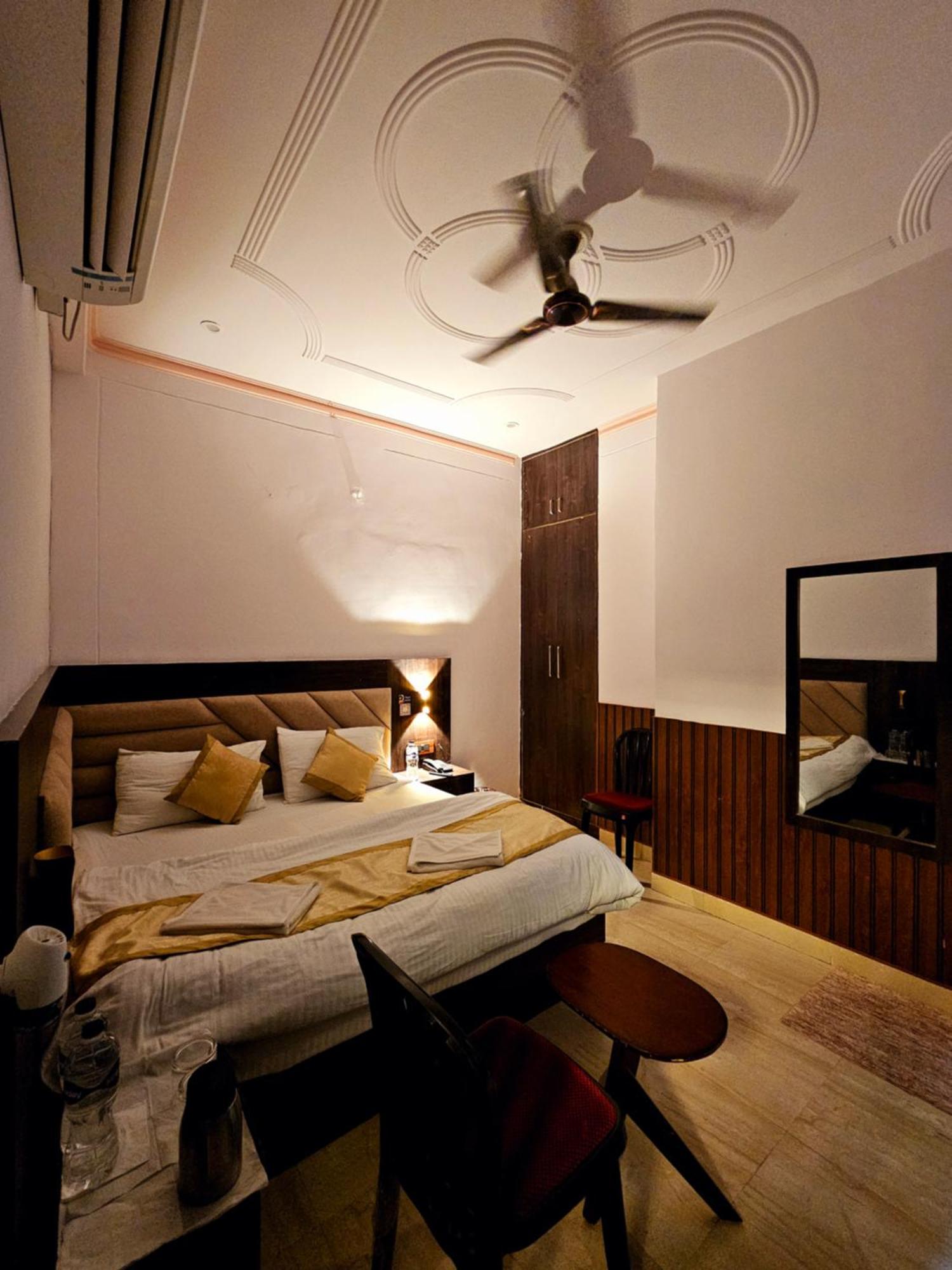 Hotel Shri Krishna Divine Dham Mathura Exterior foto