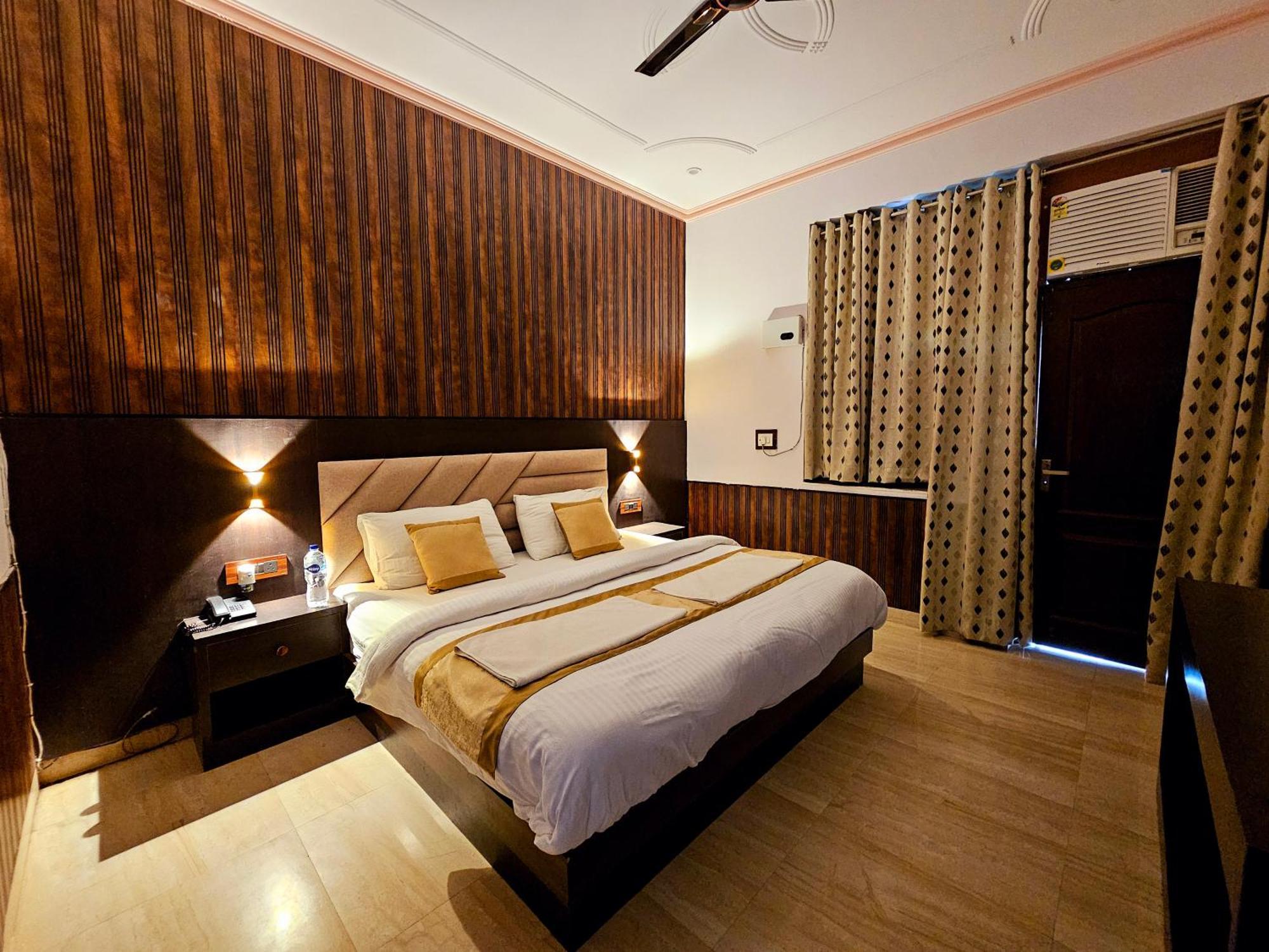 Hotel Shri Krishna Divine Dham Mathura Exterior foto