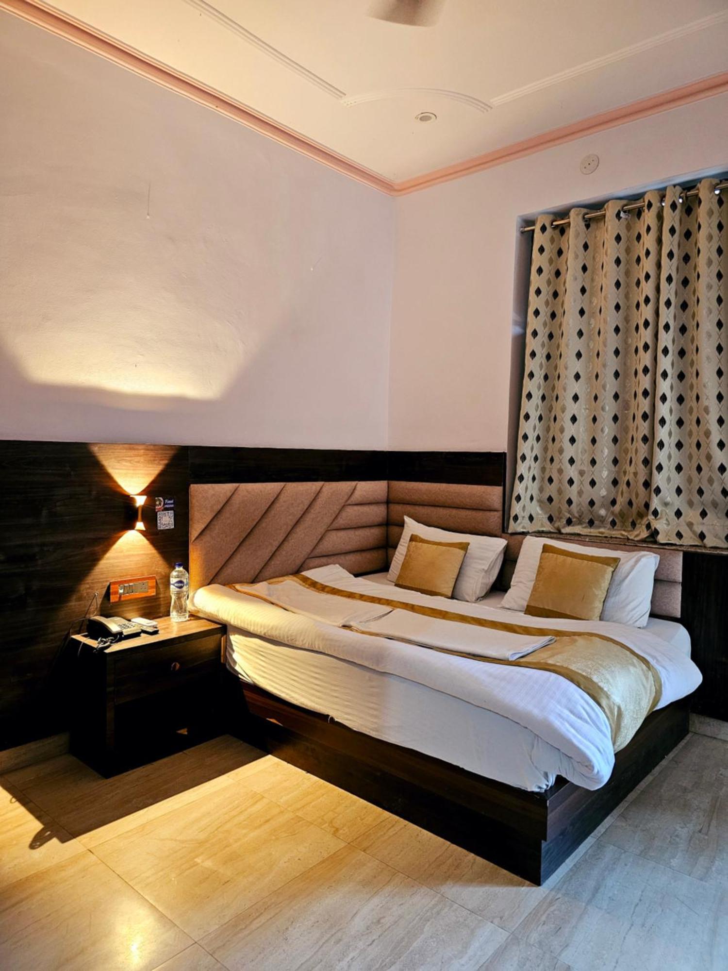 Hotel Shri Krishna Divine Dham Mathura Exterior foto